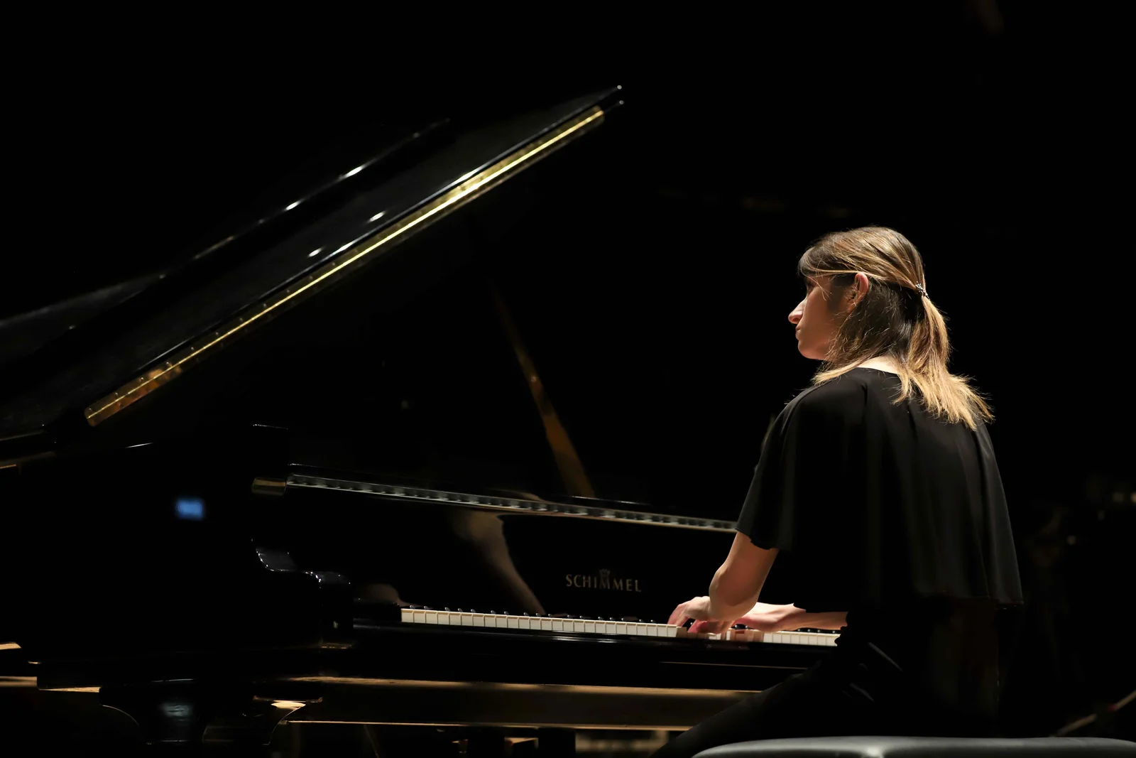 Portrait of pianist Lucrezia Liberati for contact and booking inquiries